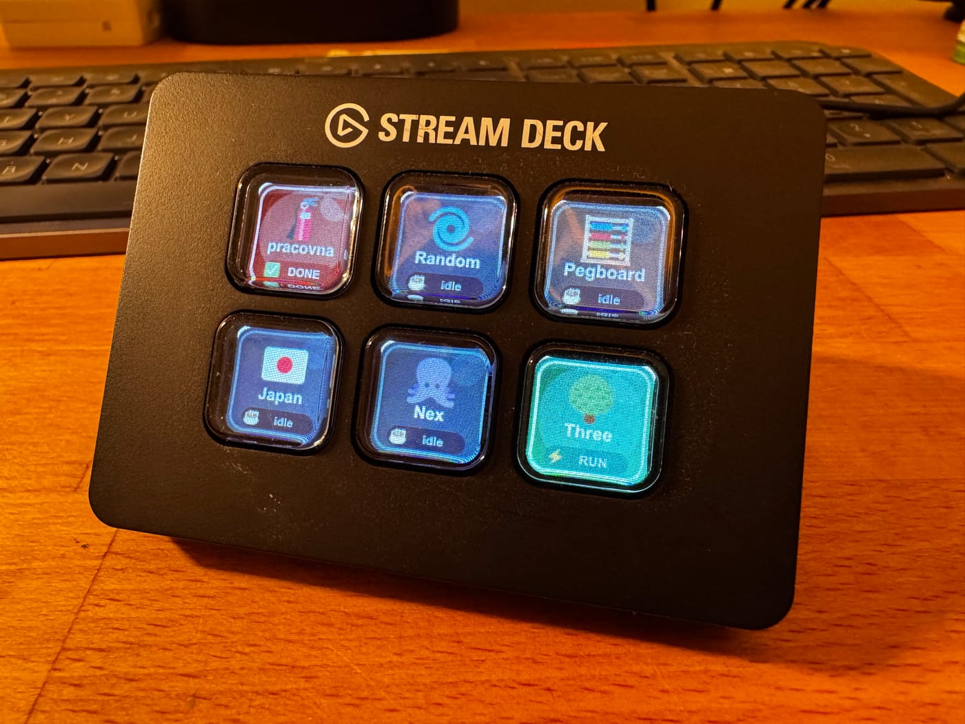 Stream Deck showing agent and project status